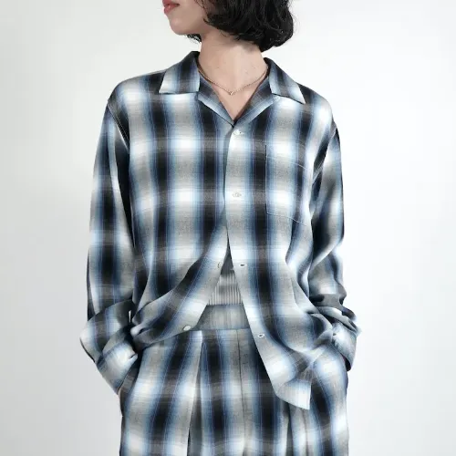 井桁弘恵が着用しているPHEENYのシャツ・ブラウス
