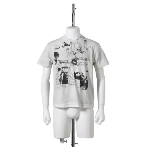 ヒョンジンが着用しているGUESS USAのTシャツ