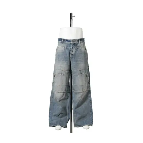 ヒョンジンが着用しているGUESS USAのパンツ（ロング）