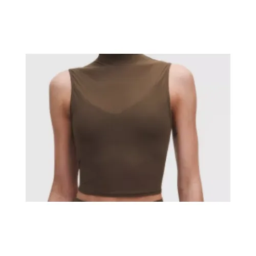 カズハが着用しているlululemonのノースリーブ・タンクトップ
