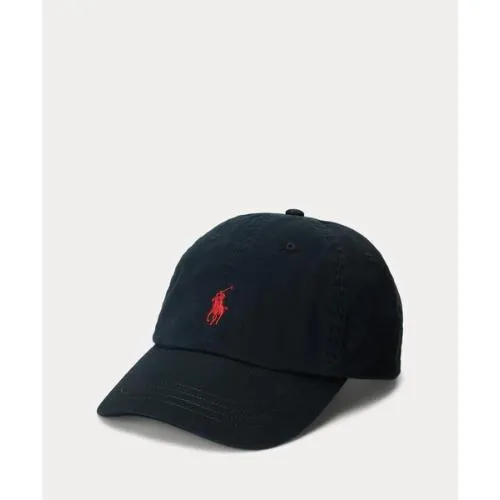 ウンチェが着用しているPOLO RALPH LAURENのキャップ