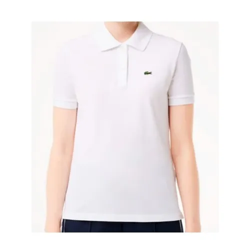 ユジンが着用しているLacosteのポロシャツ