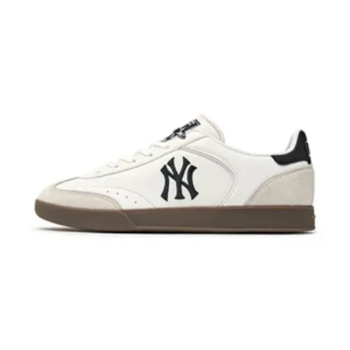 ガウルが着用しているMLB Koreaのスニーカー