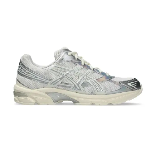 ガウルが着用しているASICSのスニーカー