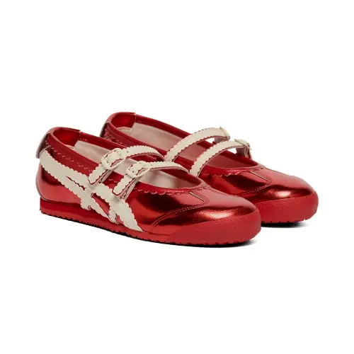 モモが着用しているOnitsuka Tigerのスニーカー