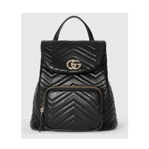 イソが着用しているGUCCIのバックパック・リュックサック
