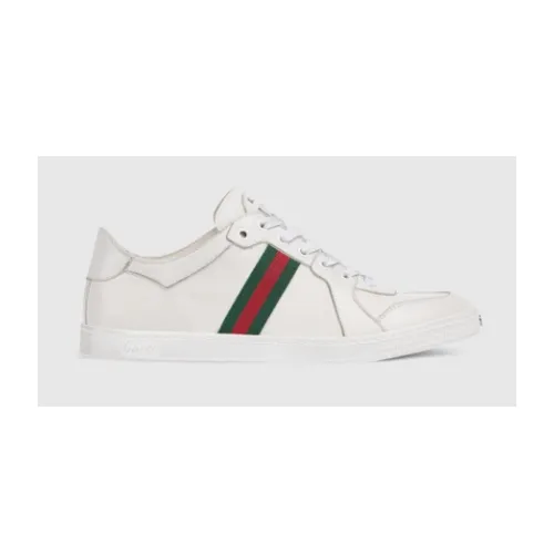 イソが着用しているGUCCIのスニーカー