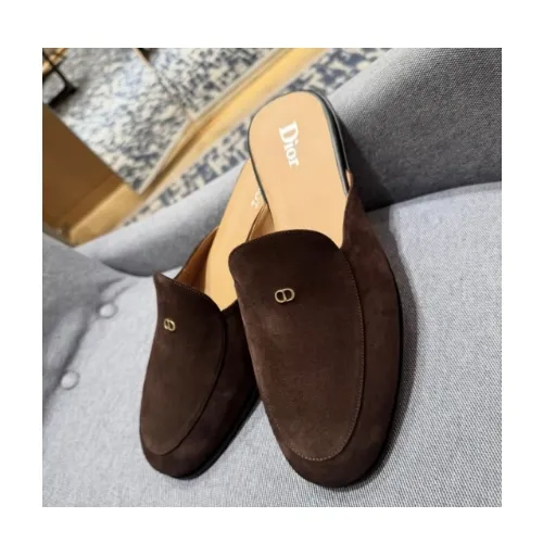 ジミンが着用しているDIORのサンダル