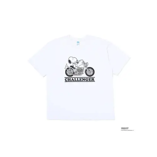 としみつが着用しているCHALLENGERのTシャツ