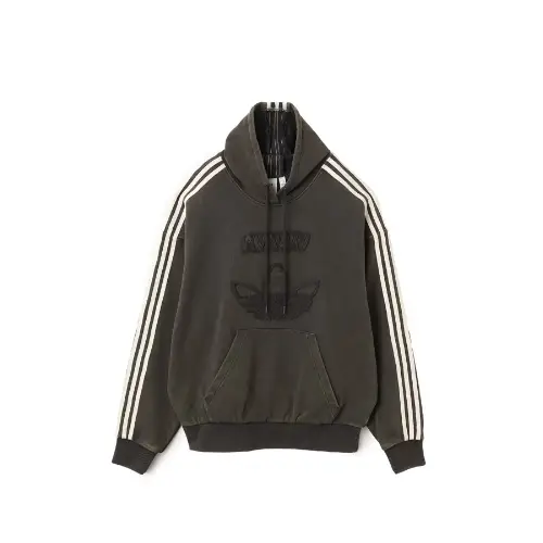 ハンが着用しているadidasのパーカー