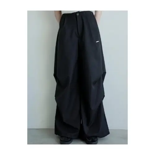 かすが着用しているBoka niiのパンツ（ロング）