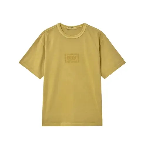 アイエンが着用しているINTEMPOMOODのTシャツ