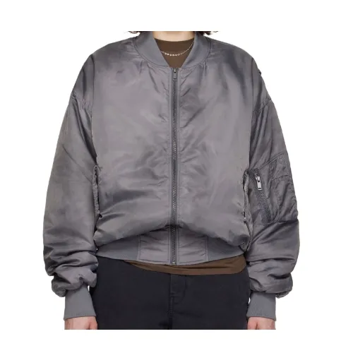 シュガが着用しているStill Kellyのジャケット全般