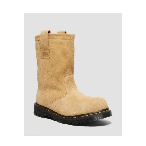 J-HOPEが着用しているDr.Martensのブーツ