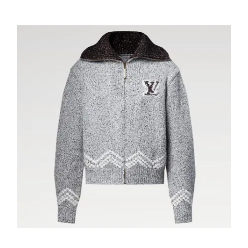 J-HOPEが着用しているLOUIS VUITTONのニット