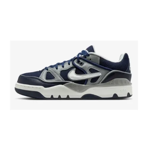 J-HOPEが着用しているNIKEのスニーカー
