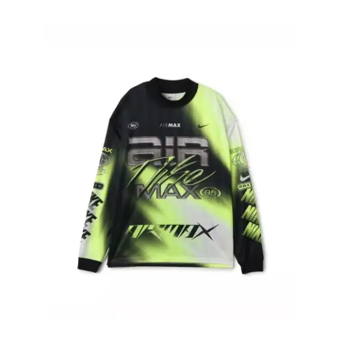 イロハが着用しているNIKEのロンT