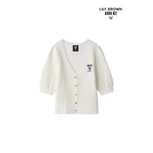 せいらが着用しているLILY BROWNのカーディガン