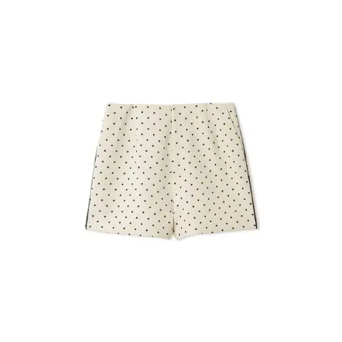 せいらが着用しているLILY BROWNのパンツ（ショート）
