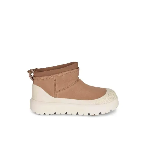 吉野北人が着用しているUGGのブーツ