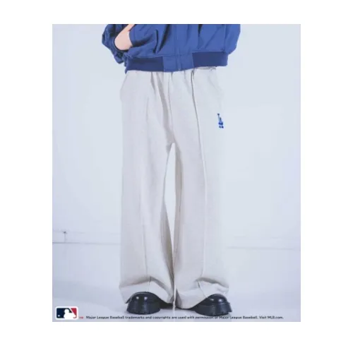 川村壱馬が着用しているMLBのパンツ（ロング）