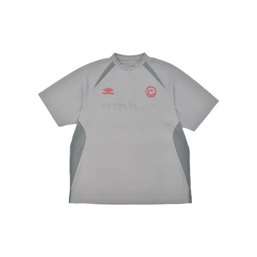 白濱亜嵐が着用しているALAN SHIRAHAMAのTシャツ