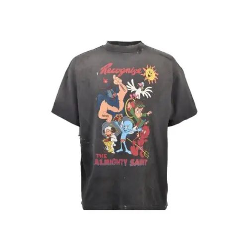 RIHOが着用しているSAINT MxxxxxxのTシャツ