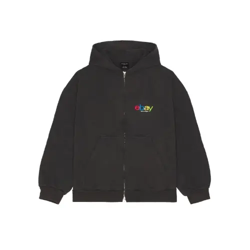 LEOが着用しているBalenciagaのパーカー