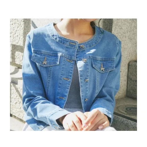 野口衣織が着用しているtocco closetのデニムジャケット