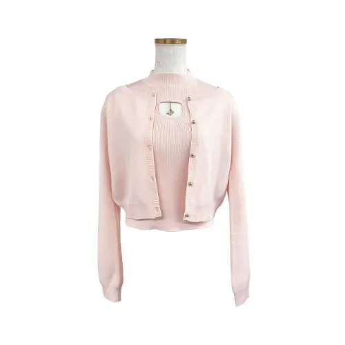 大谷映美里が着用しているRosé Museのニット