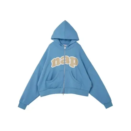 Nissyが着用しているNaptime.のパーカー
