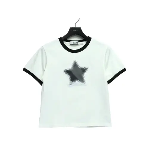 AyumuImazuが着用しているLEEANN HUANGのTシャツ