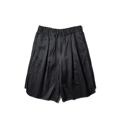 LEOが着用している1313 SELAHのパンツ（ショート）