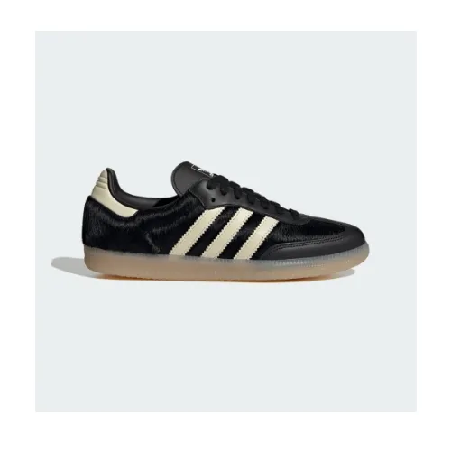 川﨑桜が着用しているadidasのスニーカー
