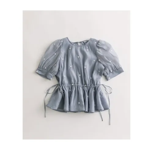 賀喜遥香が着用しているOLIVE des OLIVEのシャツ・ブラウス