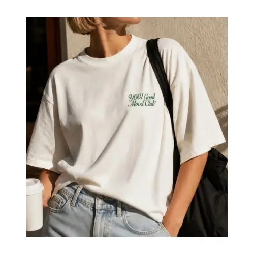 みゆが着用しているYOGIのTシャツ