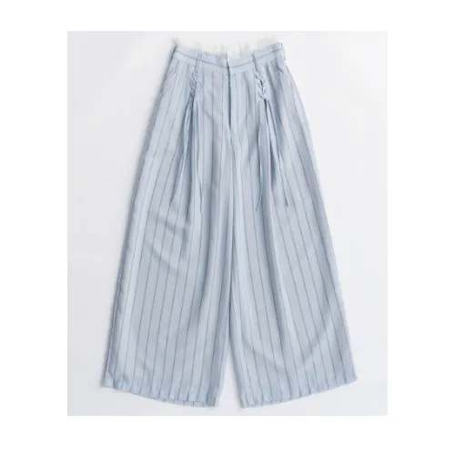 秋元杏月が着用しているMAISON SPECIALのパンツ（ロング）