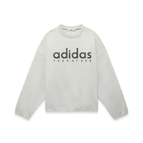 みゆが着用しているadidasのスウェット