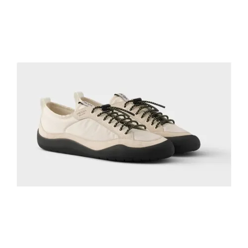 芸能人が着用している「PRADA（プラダ）」のスニーカーまとめ
