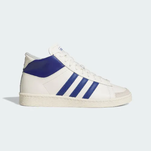 竹内涼真が着用しているadidasのスニーカー