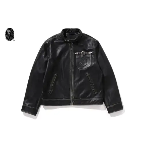 バンチャンが着用しているBAPE BLACKのレザージャケット