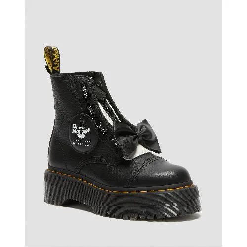 チェヨンが着用しているDr.Martensのブーツ