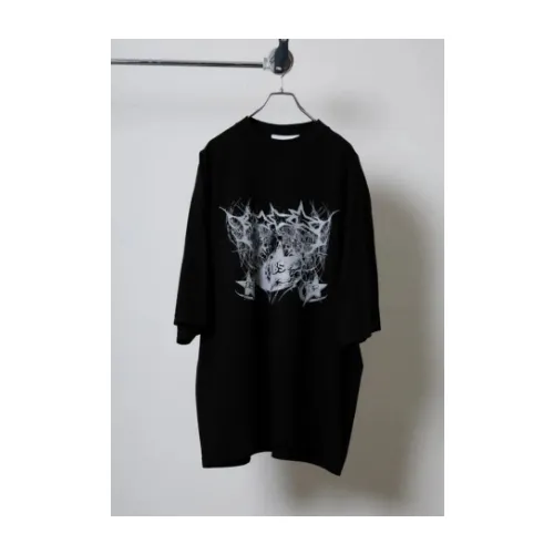 柳沢亮太が着用しているBODYSONG.のTシャツ