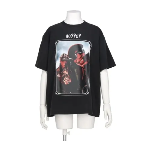 上杉研太が着用しているKIDILLのTシャツ