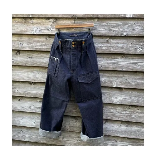 ケンドーコバヤシが着用しているNigel Cabournのパンツ（ロング）