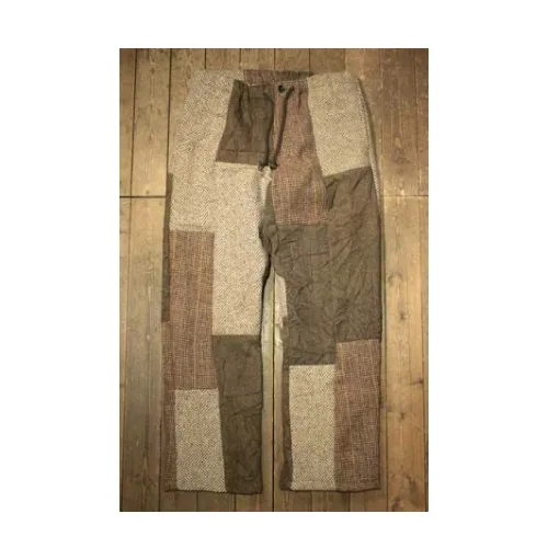 ケンドーコバヤシが着用しているDRESS HIPPYのパンツ（ロング）