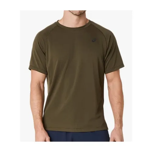 古賀紗理那が着用しているASICSのTシャツ
