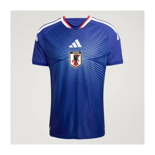 阿部詩が着用しているadidasのTシャツ