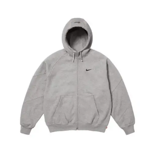 リノが着用しているSupremeのパーカー