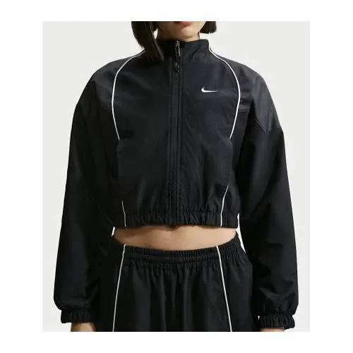 芸能人が着用している「NIKE（ナイキ）」のジャケット全般まとめ